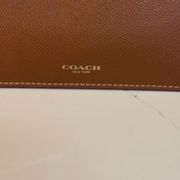 🤎 COACH TAN LEATHER ZIPPER POUCH! - Picture 4 of 6